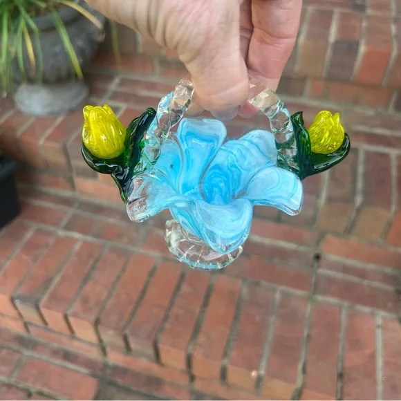 4" Vintage light Blue Small Hand Blown Glass Basket Spring Easter Excellent - Picture 9 of 11